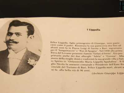 �L�Adria fu infatti fondato nel 1922 -  ci raccontano le proprietarie Mariateresa e Licia -. A realizzarlo fu il nostro bisnonno Felice Lippolis. Lui era un pasticciere ma alla fine dell�Ottocento ottenne in dote dalla moglie questo palazzo che decise di trasformare in hotel, innalzandolo di altri tre piani�